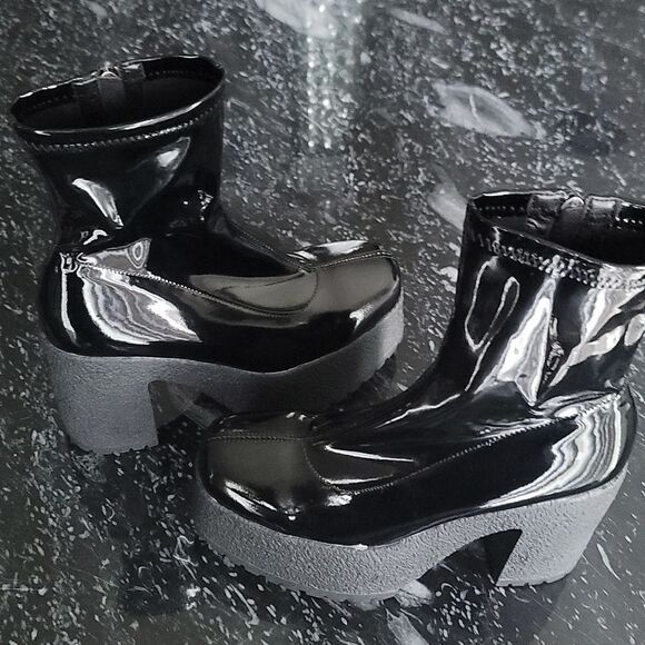 BRAND NEW LAMODA WOMEN'S OUTLAST PATENT BLOCK HEEL ANKLE BOOTS - Picture 8 of 12